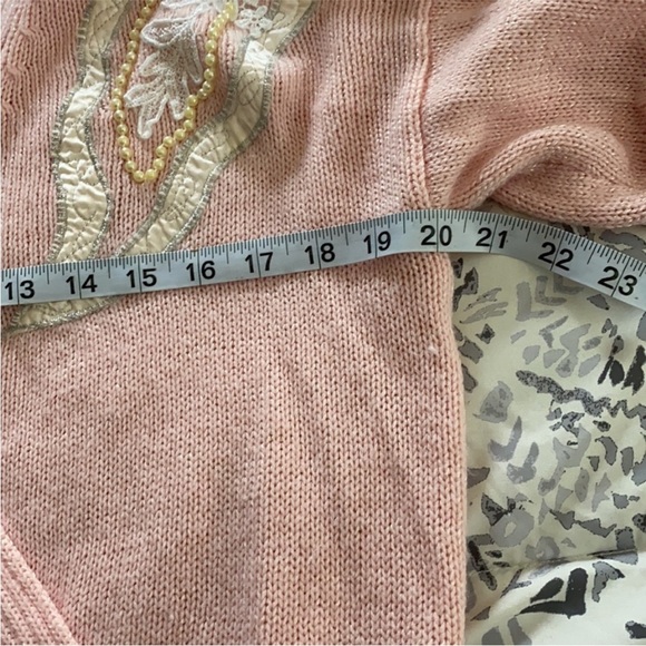 Women's Jaclyn Smith Pink V-Neck Vintage Sweater with Floral Embroidery Size L - Picture 8 of 12